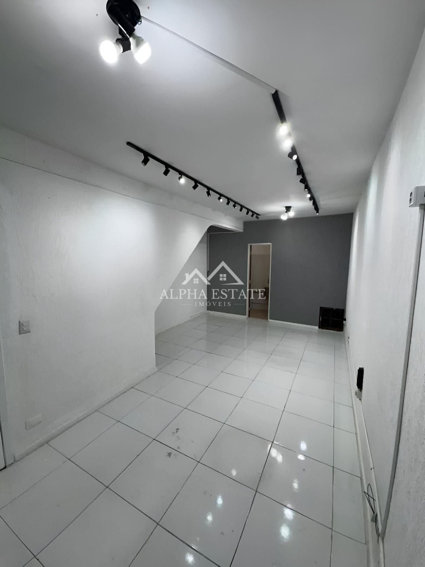 Sala comercial no nível de rua em Alphaville