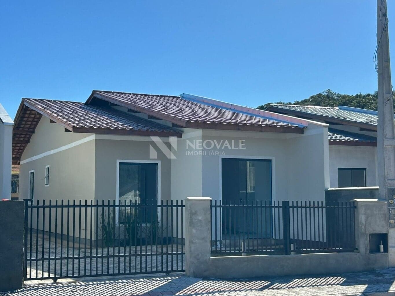 Casa de 2 quartos sendo 1 suíte com muito espaço de terreno!
