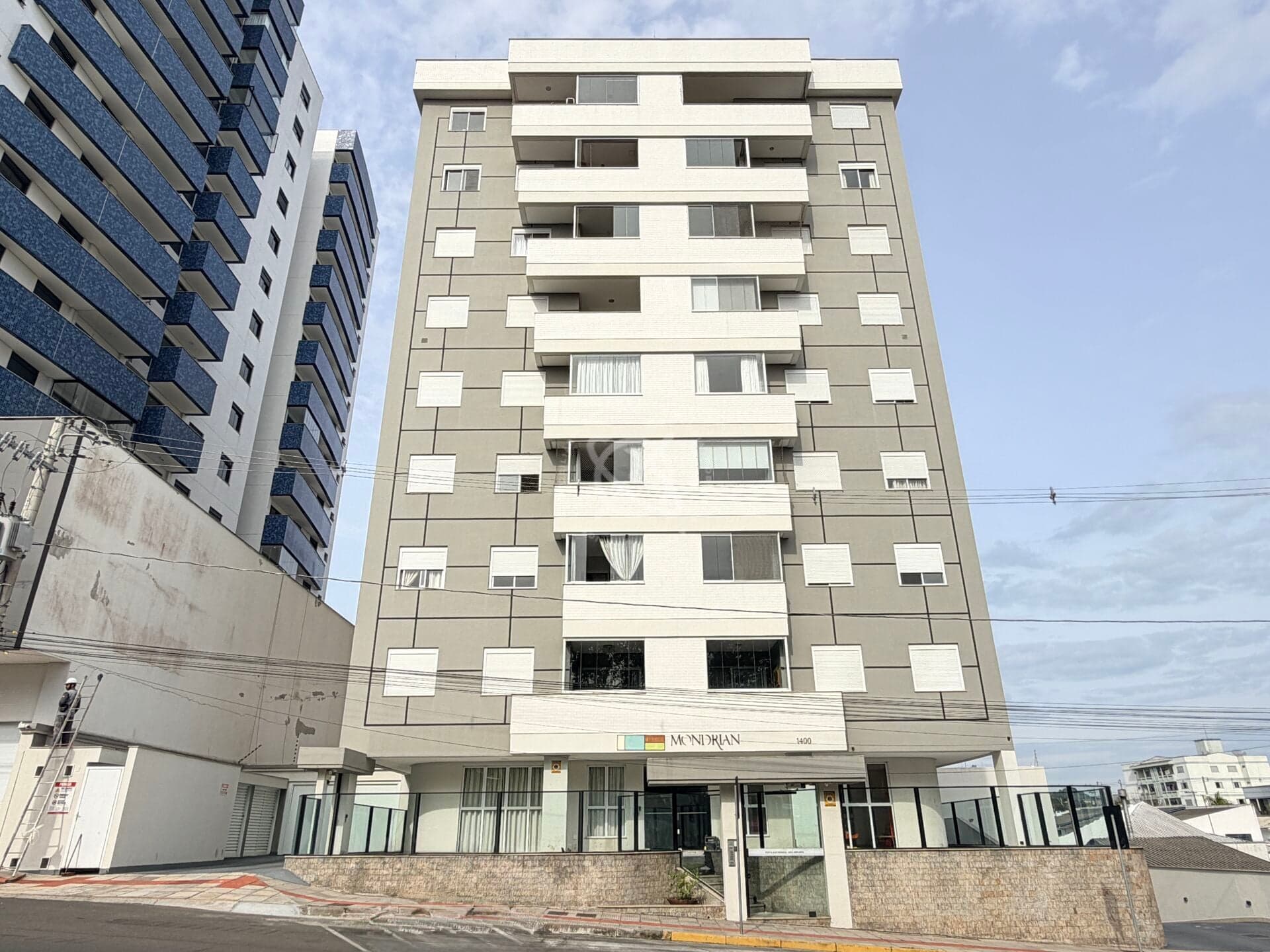 Apartamento 2 dormitórios (1suíte) com Mobília