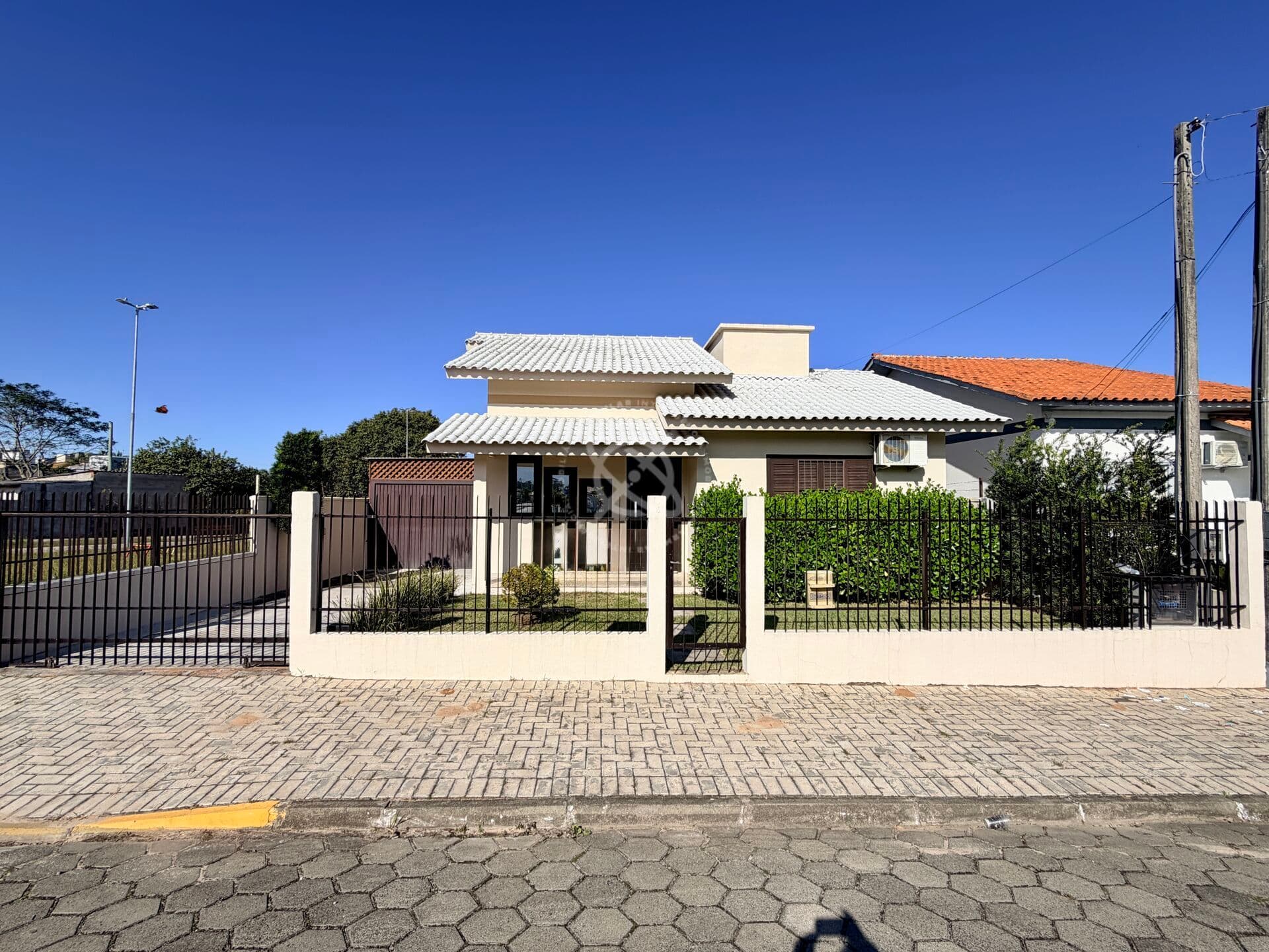 Casa de laje com piscina em Araranguá