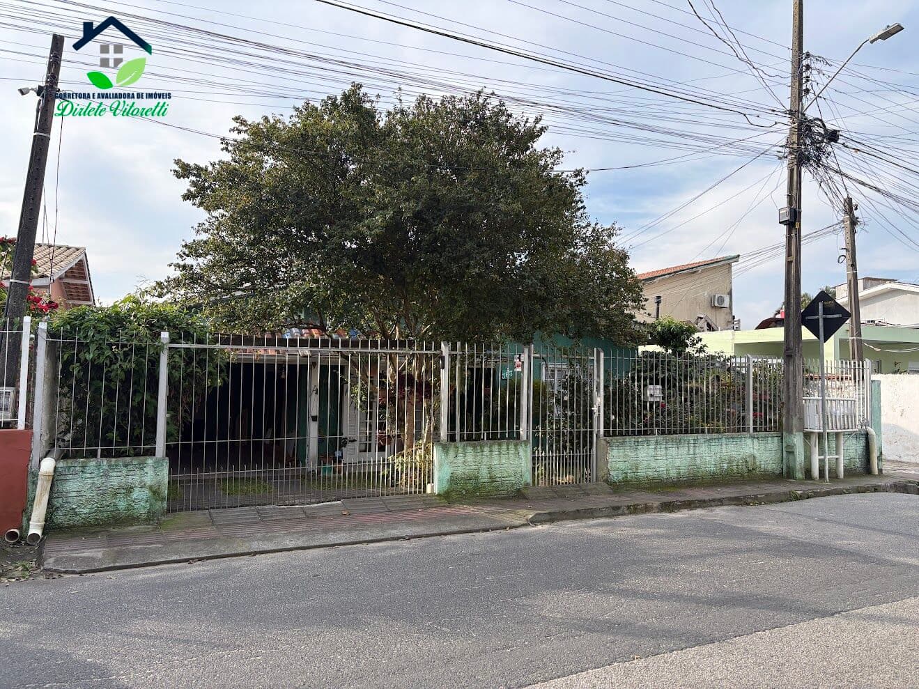 Terreno com casa de 03 quartos, Ingleses-Florianópolis/SC