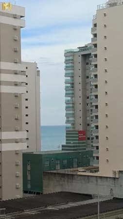 Prédio uma quadra do mar em Itaparica! 🌊