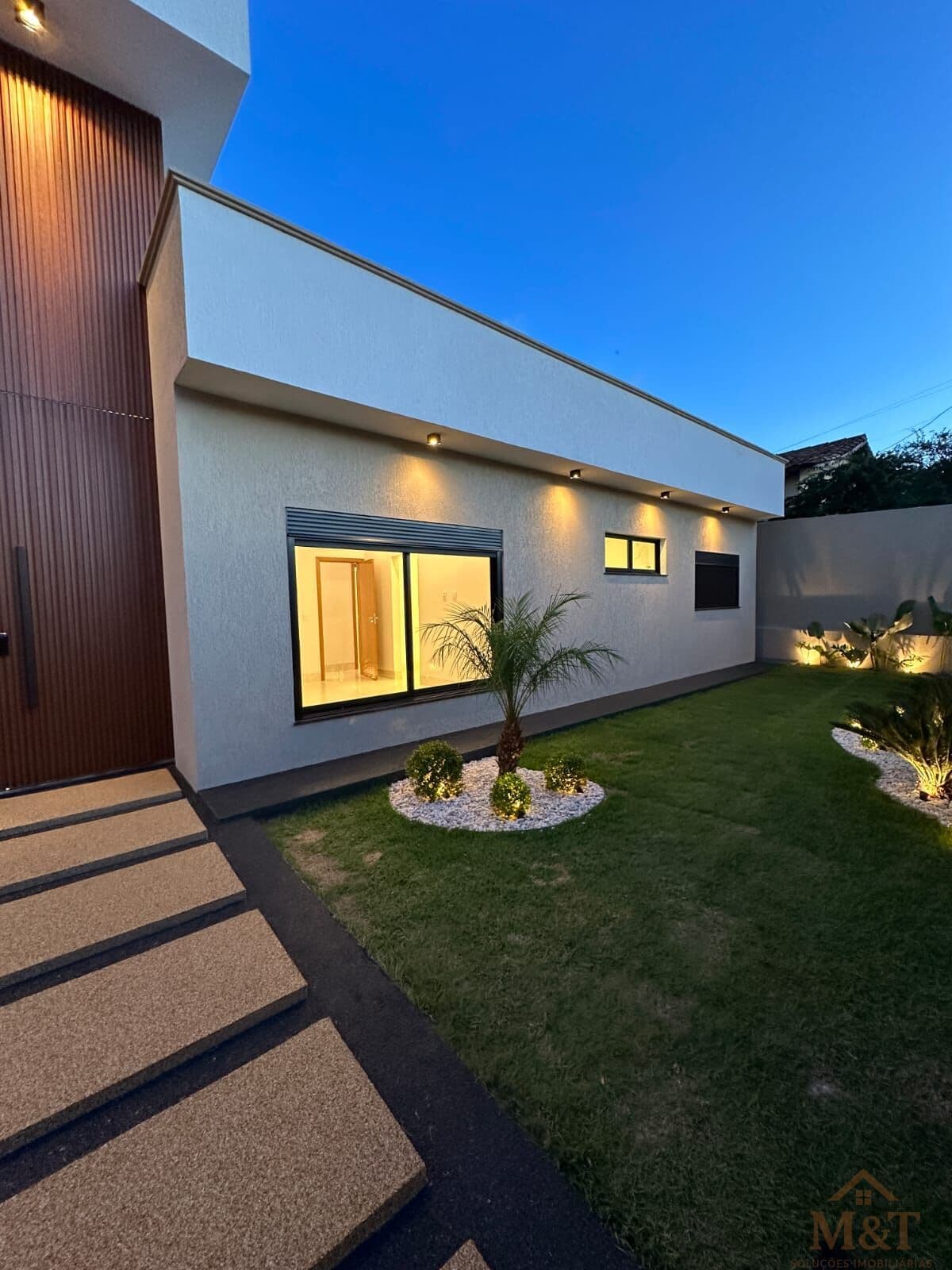 Casa Alto Padrão de 4 quartos/suítes em Jardim Presidente Goiânia