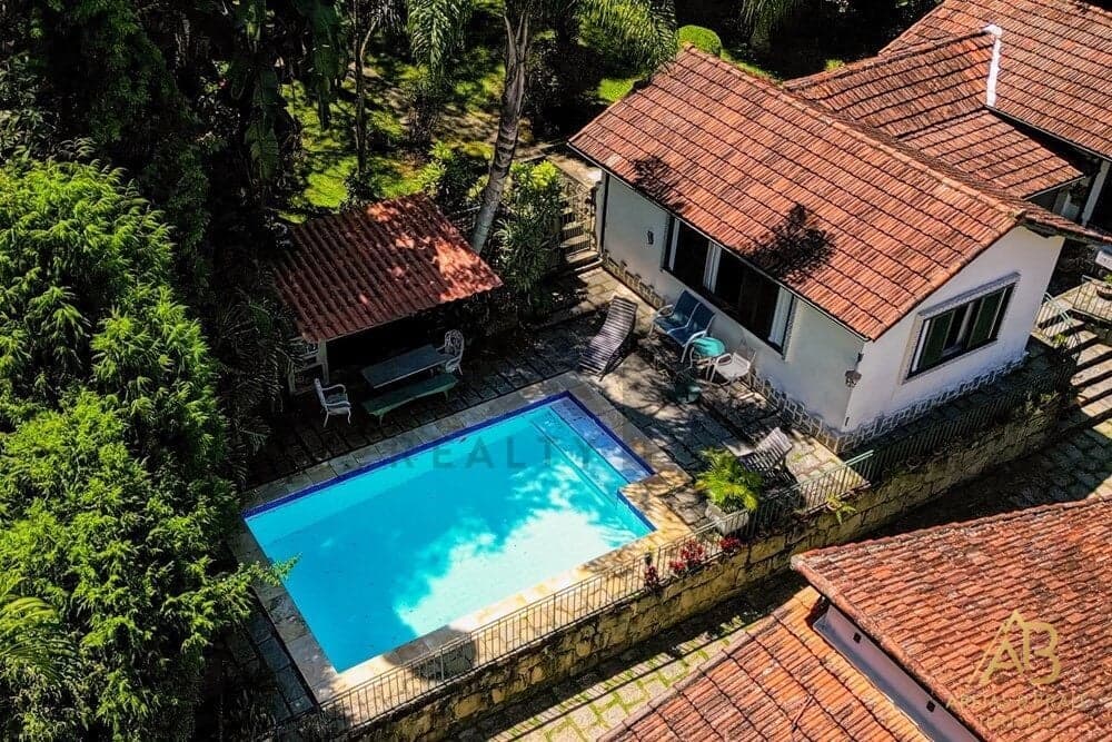 Casa à Venda na Rua Promenade, 449 m² por R$ 1.550.000,00 - Nogueira, Petrópolis/RJ