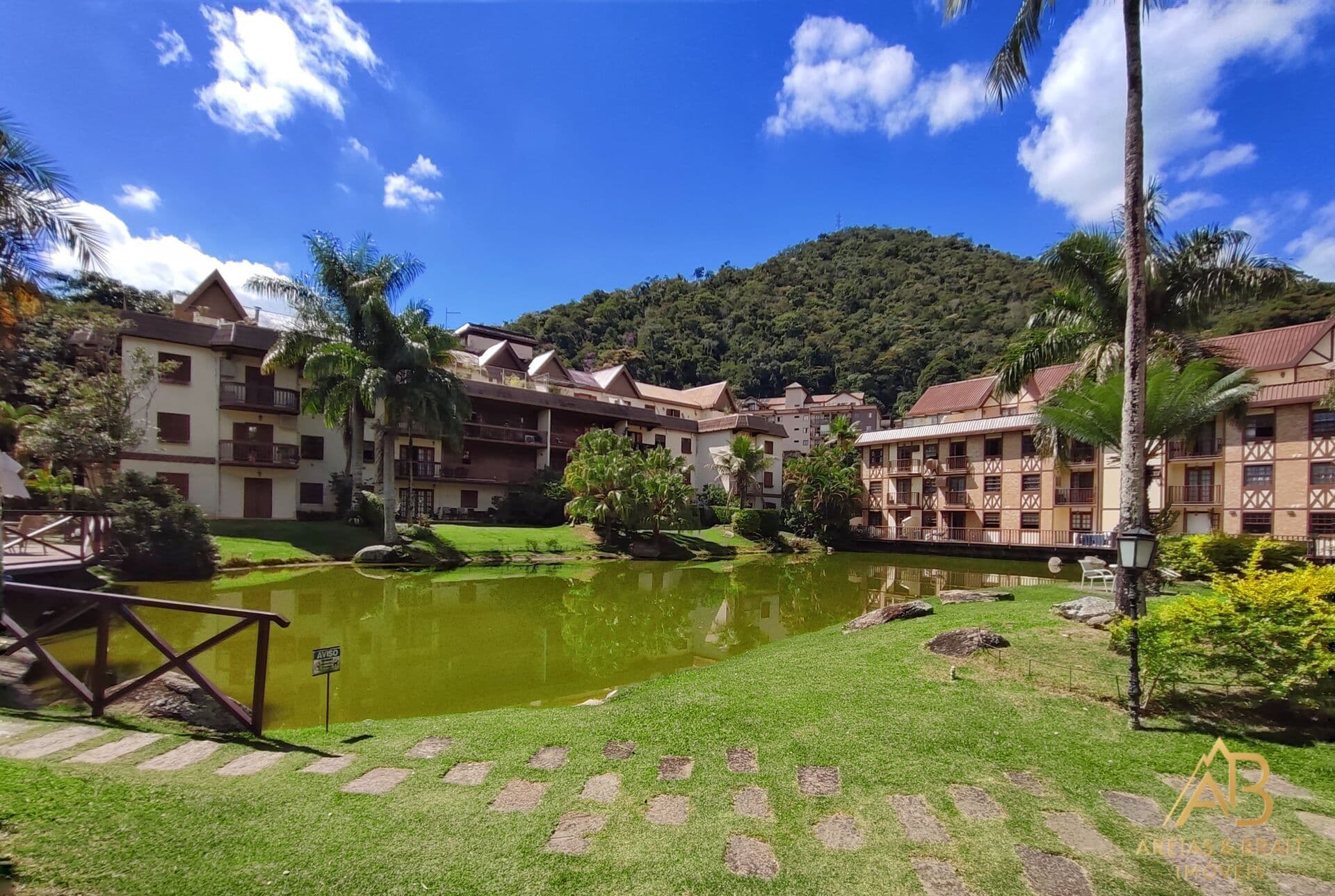 Cobertura à Venda no Lagos de Itaipava Residencial, 105 m² por R$ 990.000,00