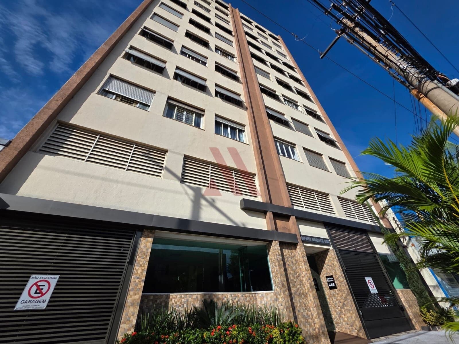 Apartamento para alugar 3 quartos no Ed. Daniela do Setor Central, 1 vaga de garagem nascente, condomínio baixo.