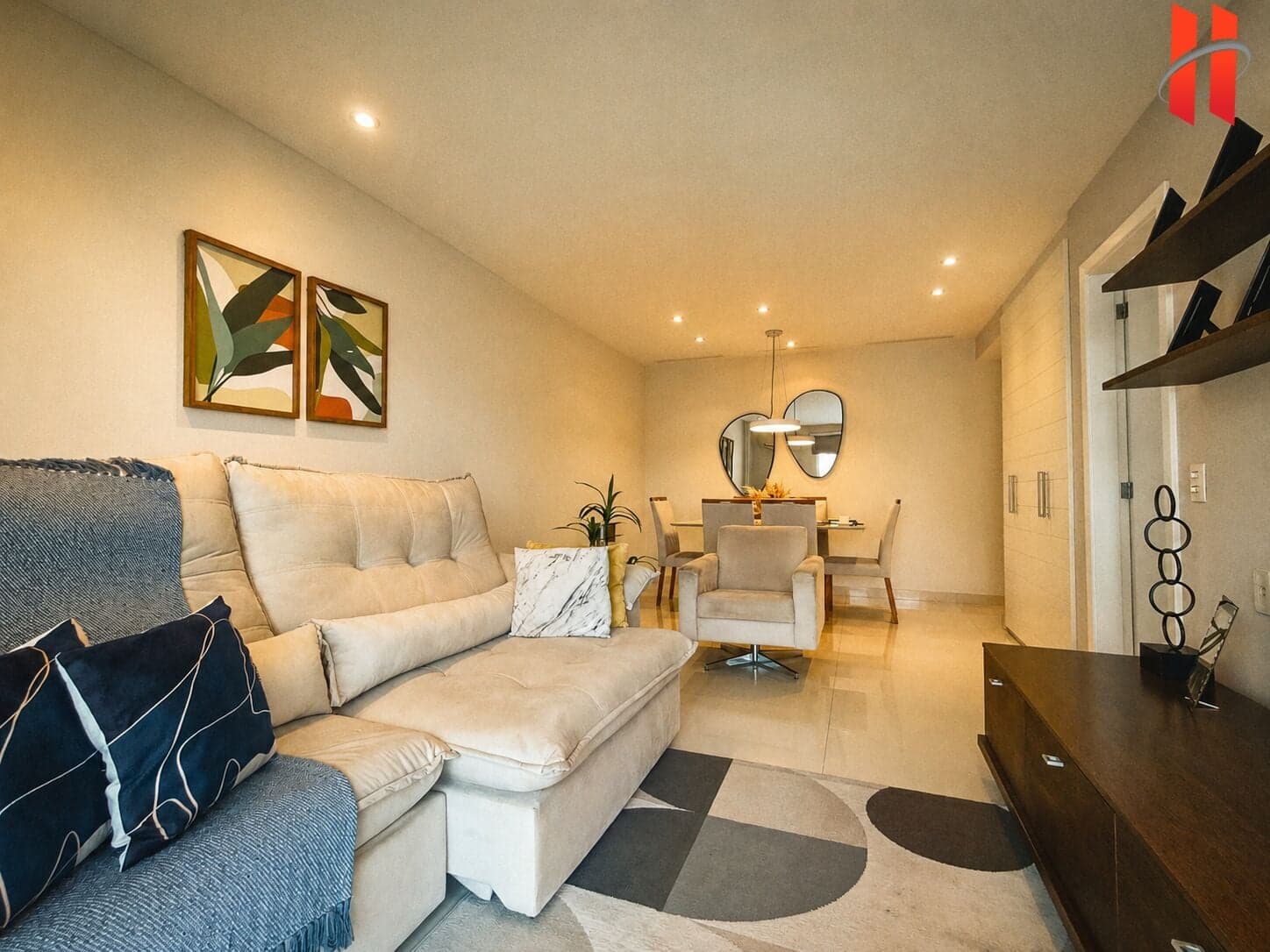 Apartamento Padrão | 95m² | 2 Quartos (Suíte/Closet) e Varanda | Localização única