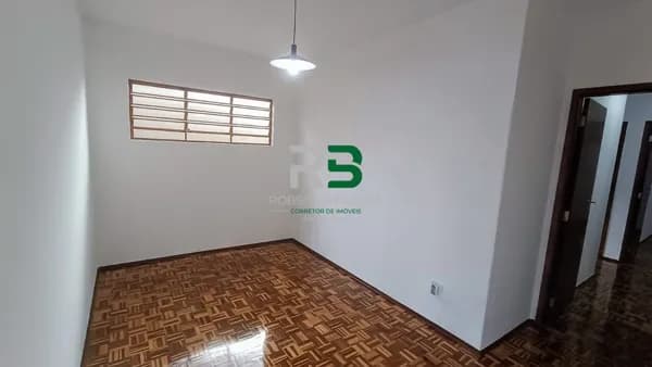 Casa Térrea à Venda no Jardim Cláudia