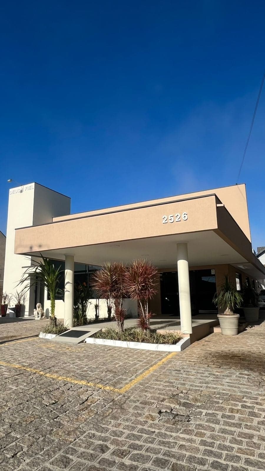 Prédio Comercial em São Pedro, São José dos Pinhais/PR