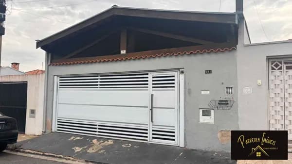 Linda Casa Espaçosa Padrão