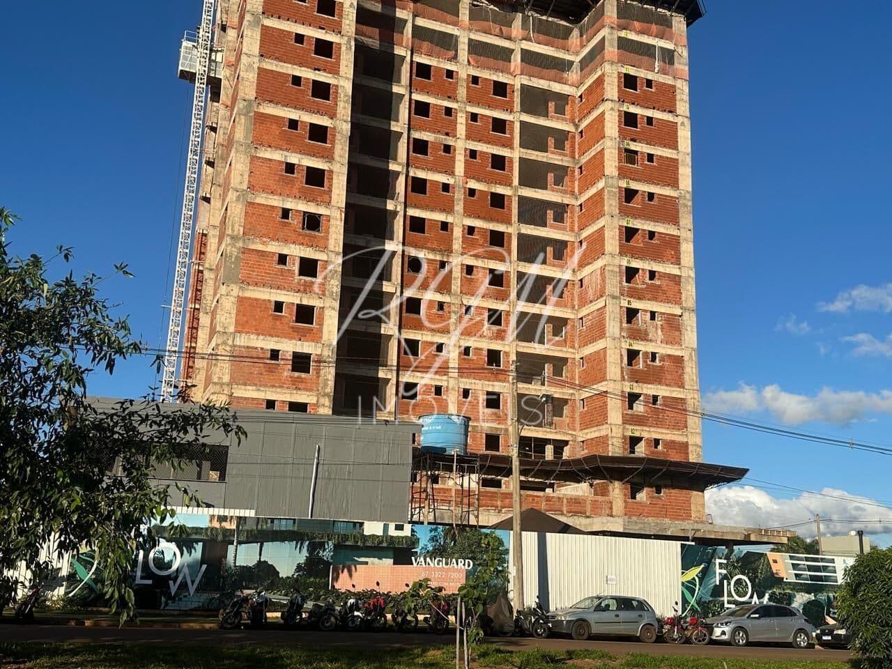 Apartamento na planta com 3 dormitórios no Jardim Veraneio em Campo Grande, MS