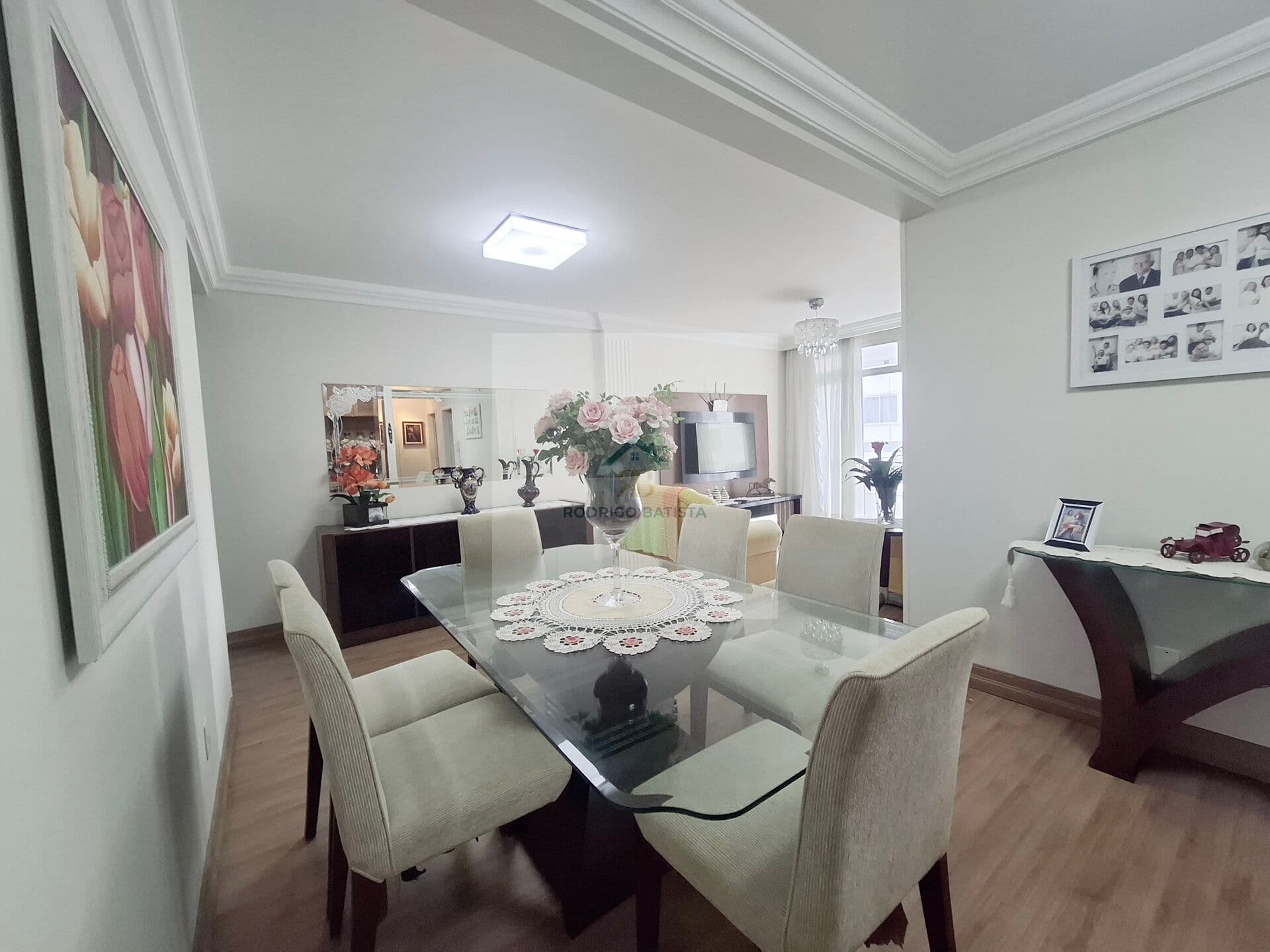 Apartamento Quadra Mar com Vista para o Mar e 3 Dormitórios no Centro de Balneário Camboriú