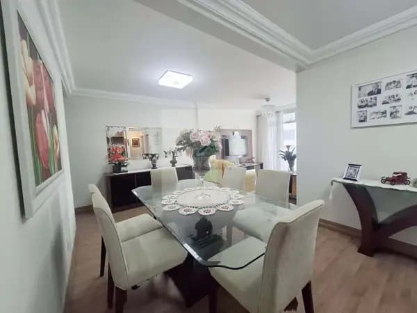 Apartamento Quadra Mar com Vista para o Mar para Locação Anual no Centro de Balneário Camboriú