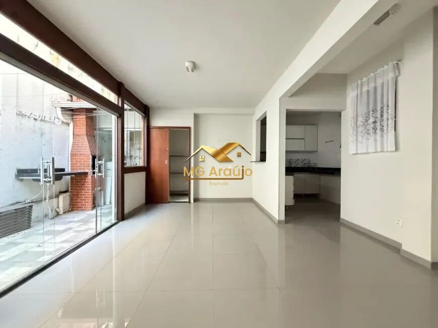 Apartamento com Área Privativa, 03 Quartos, Santa Amélia, BH.