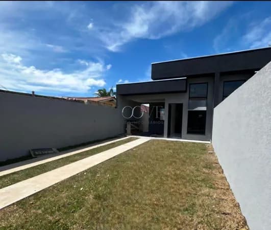 Casa 3 quartos, sendo uma suíte