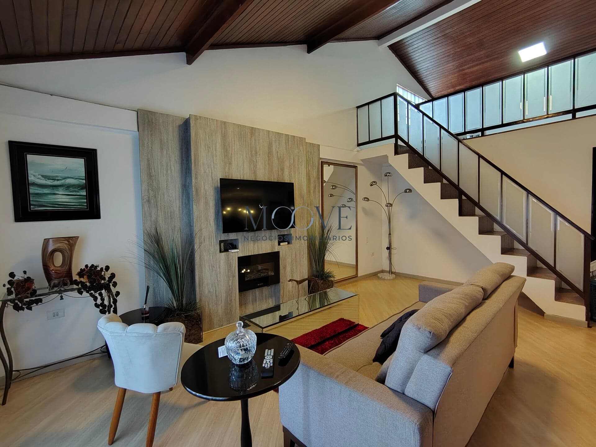 Casa com Piscina, Edícula Independente e Espaço para Home Office no Santa Cândida