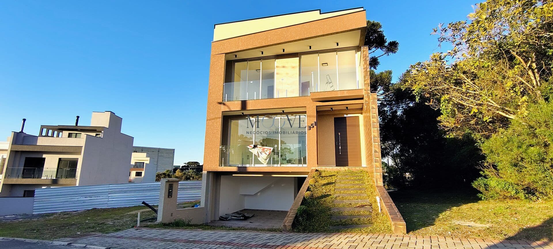 Sobrado com bosque Exclusivo e subsolo Multiuso- São José dos Pinhais/PR