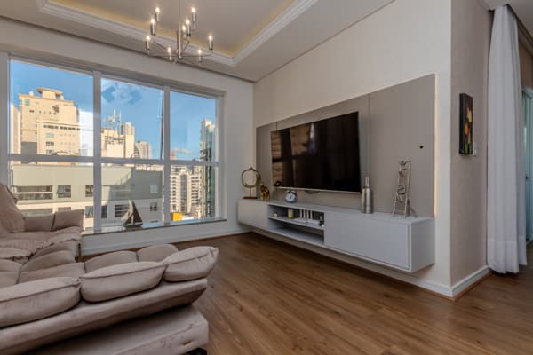 Apartamento à venda no bairro Meia Praia em Itapema/SC