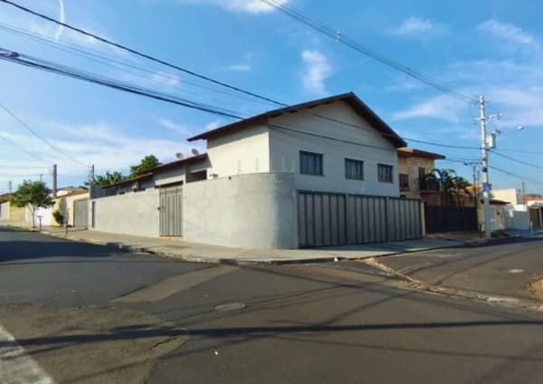 Sobrado à venda no bairro Nova Jaboticabal em Jaboticabal/SP