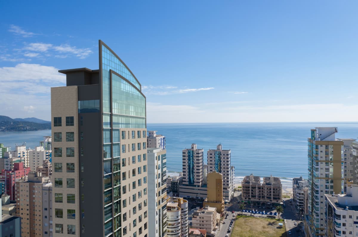 Apartamento à venda no bairro Meia Praia em Itapema/SC