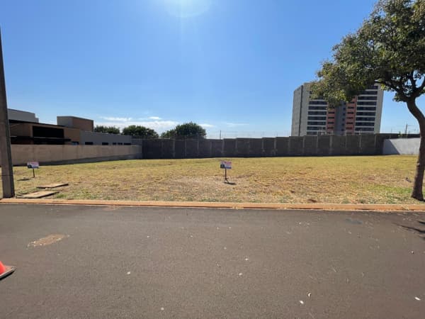 Terreno à venda no bairro Quintas de São José em Ribeirão Preto/SP