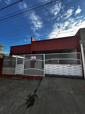 Casa à venda no bairro Parque Residencial Universitário em Rondonópolis/MT