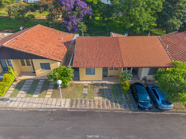 Casa à venda no bairro Chácaras Silvania em Valinhos/SP