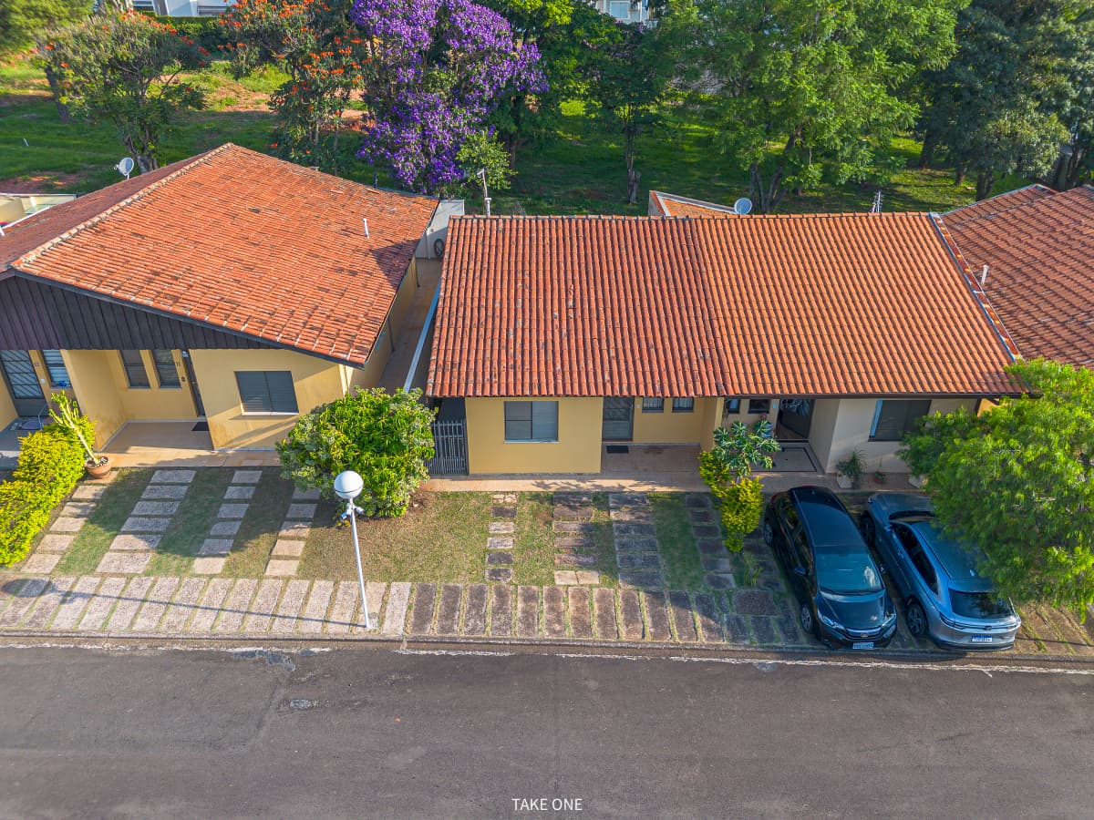 Casa à venda no bairro Chácaras Silvania em Valinhos/SP
