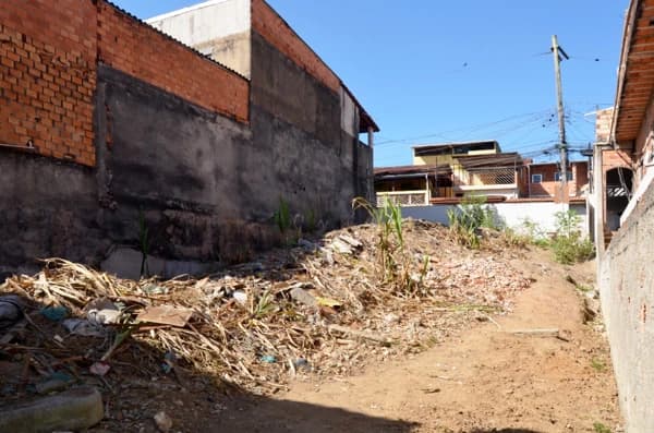 Terreno à venda no bairro Jardim Almeida Prado em São Paulo/SP