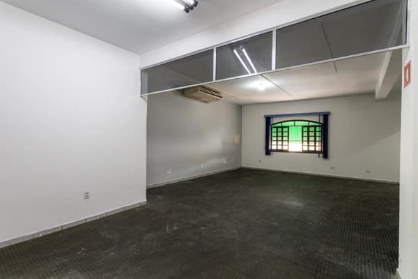 Garagem à venda no bairro Parque Maria Domitila em São Paulo/SP