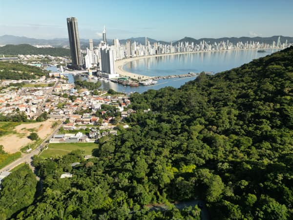 Terreno à venda no bairro Barra em Balneário Camboriú/SC