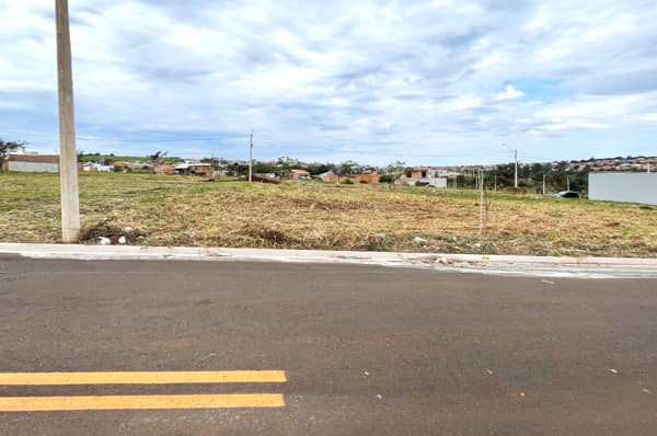 Terreno à venda no bairro Bella Cravinhos II em Cravinhos/SP
