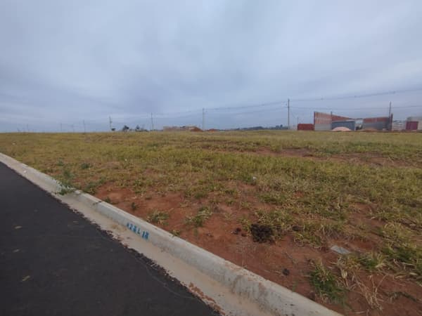 Terreno à venda no bairro Residencial Pouso Alegre em Franca/SP