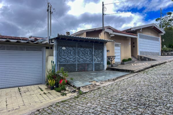 Casa à venda no bairro Suíssa em Ribeirão Pires/SP