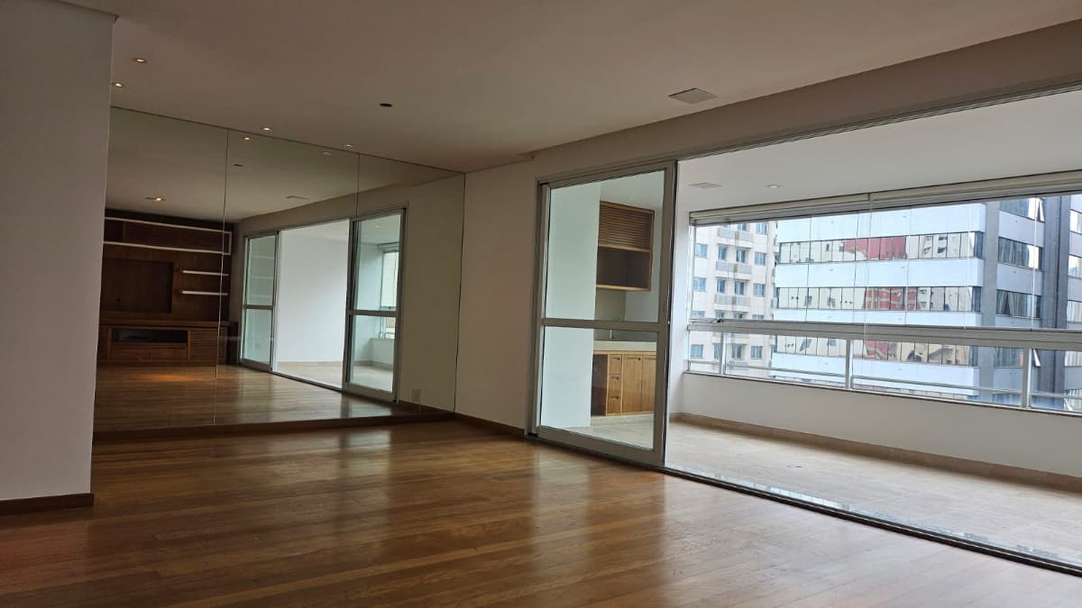 Apartamento para alugar no bairro Itaim Bibi em São Paulo/SP