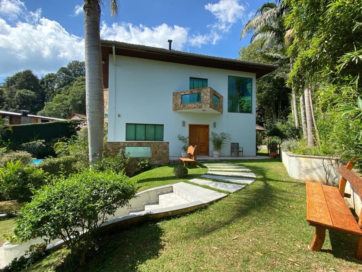 Casa à venda no bairro Caraguatá em Mairiporã/SP