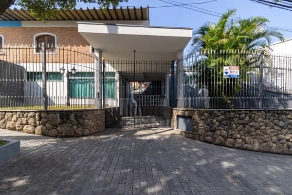 Casa à venda no bairro Alto de Pinheiros em São Paulo/SP