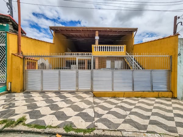 Sobrado à venda no bairro Três Montanhas em Osasco/SP
