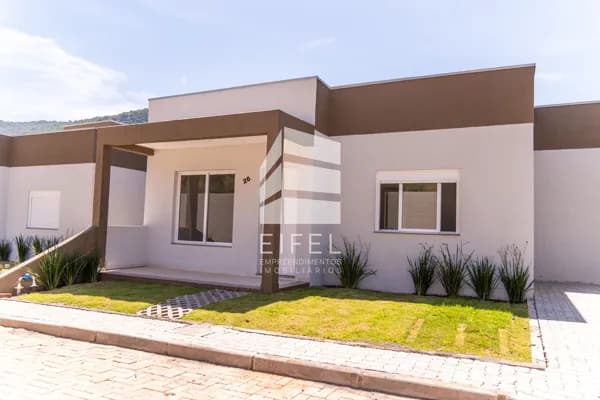 Casa com 03 dormitórios