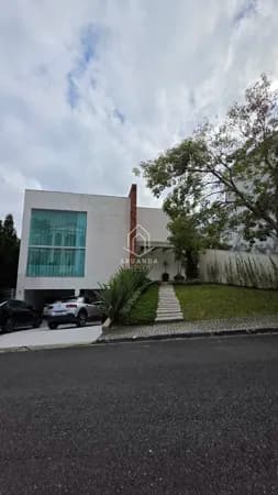 Casa em Condomínio – 464m² Privativos – 4 Suítes – 4 Vagas
