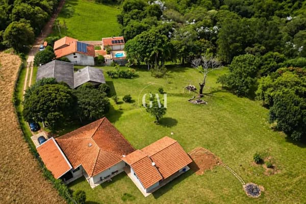 Chácara de Alto Padrão à Venda em Jundiaí | 18.000 m² de Natureza, 3 Casas e Excelente Localização no Bairro Roseira