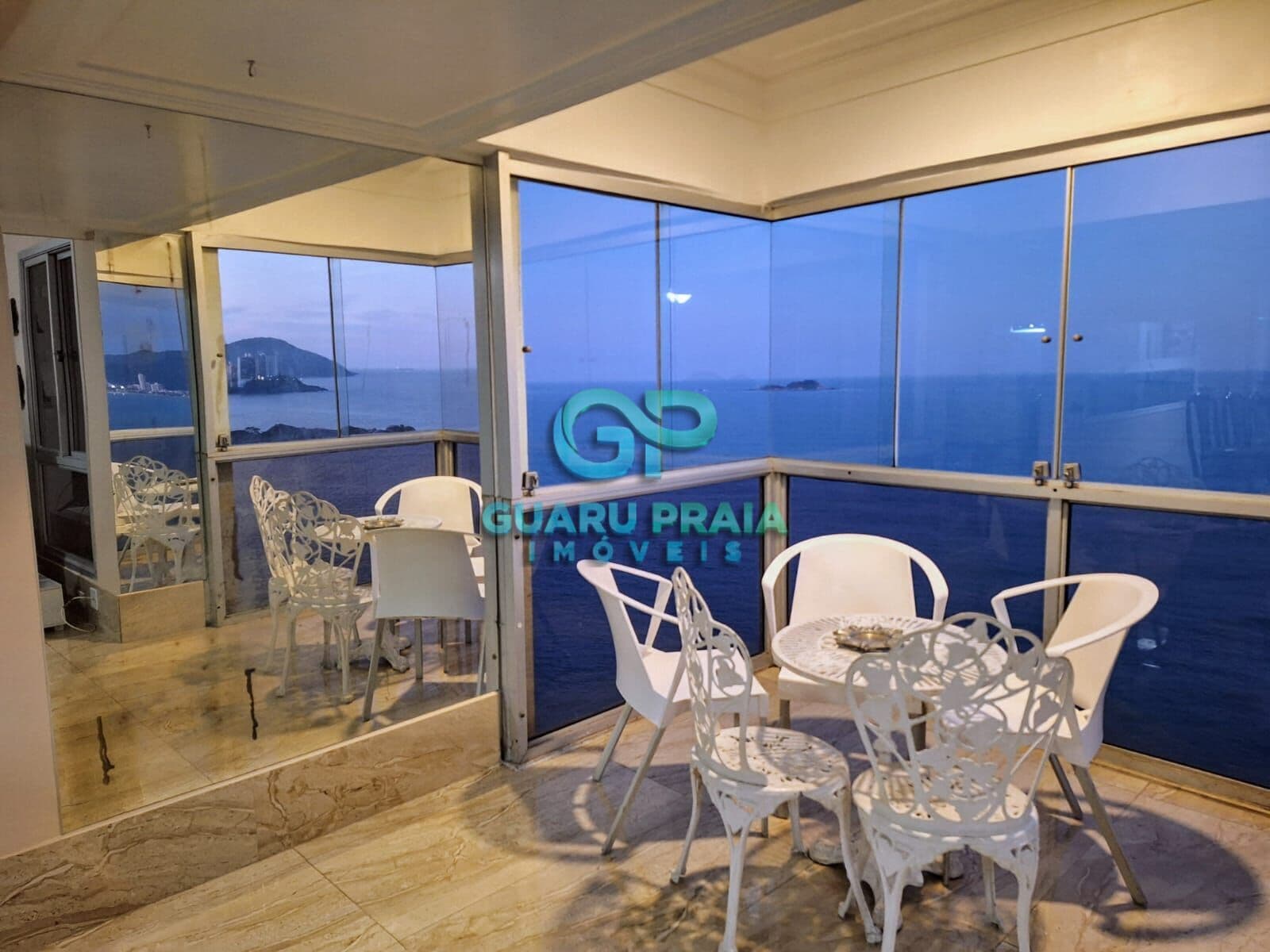 Apartamento com 3 quartos, frente mar Pitangueiras/Guarujá