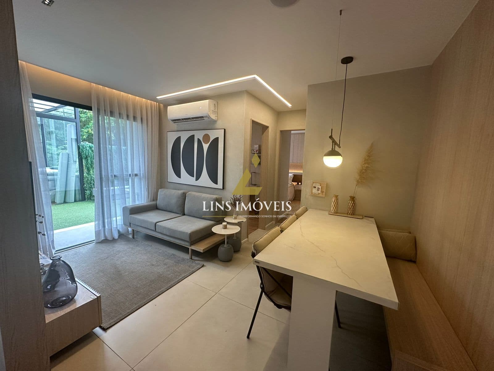 Seu Novo Lar com Conforto e Elegância: Apartamento de 2 Quartos com Suíte no Living Vista Parque