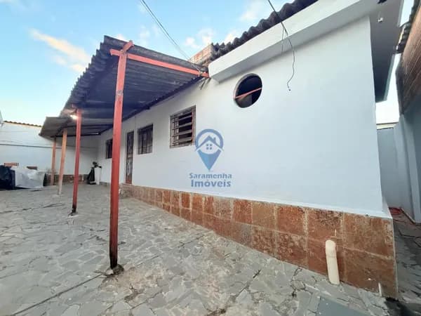 Casa de Fundos à Venda – Esquina da Av. Saramenha