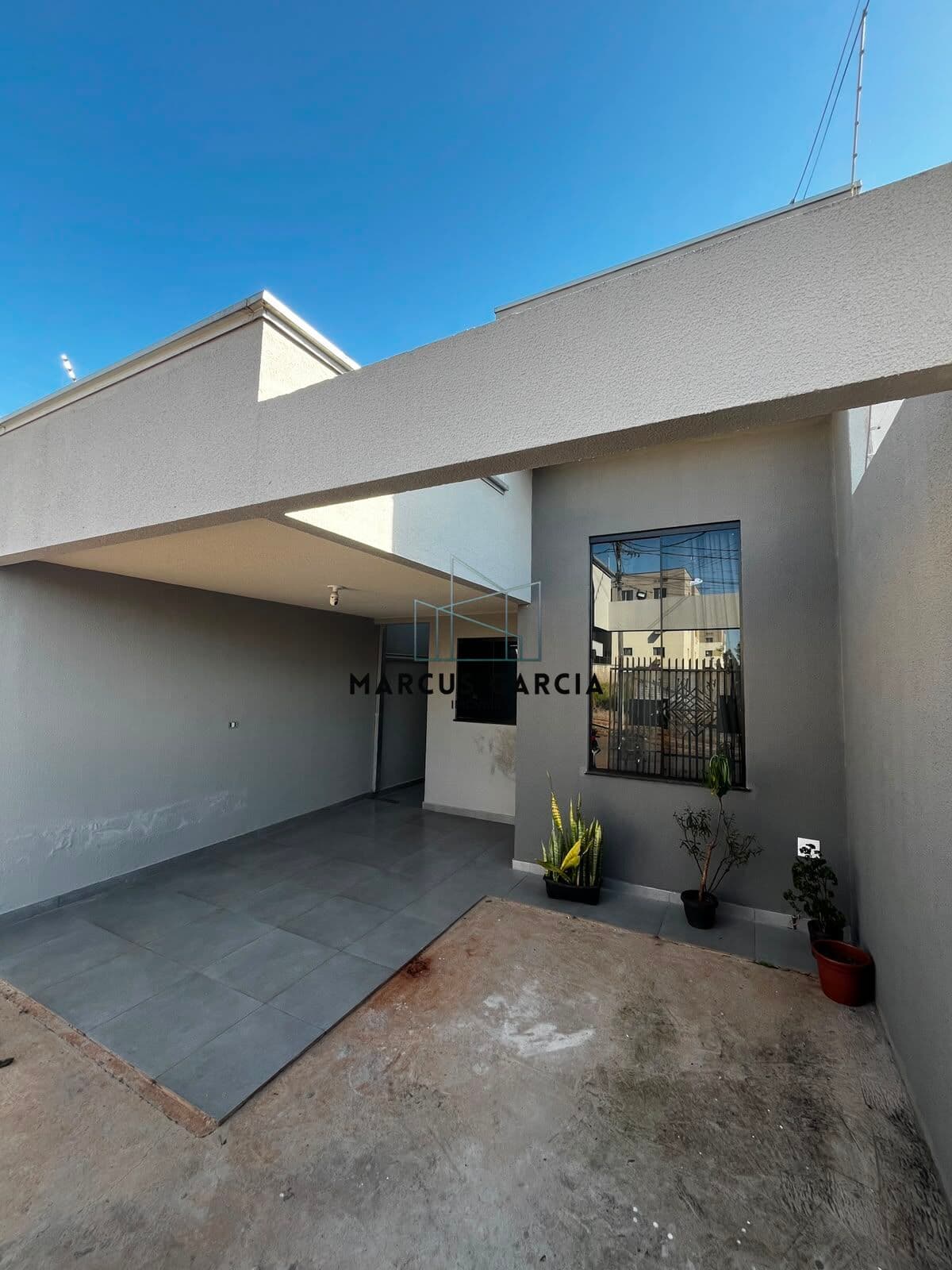Casa à Venda no Conjunto Habitacional José Garcia Molina em Londrina/PR | 2 Quartos com Suíte, Área Gourmet e Pé-Direito Duplo