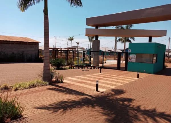 Casa á venda, Recém-Reformada à Venda no Condomínio Residencial Viva Londrina, com Piscina na Zona Norte de Londrina/PR