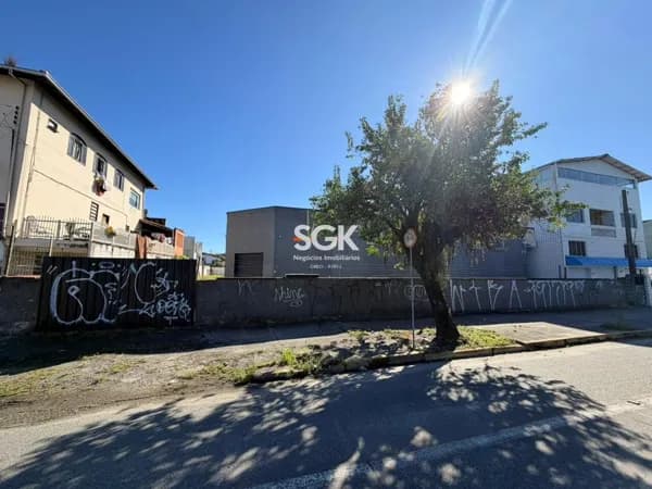 Galpão comercial para locação no Bucarein – 600 m² na Rua Inácio Bastos