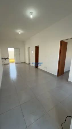 Casa à venda com 2 quartos, sendo 1 suíte no Condomínio Residencial Di Napoli I, Rio Claro/SP.