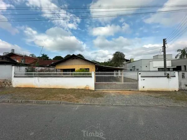 Terreno com Casa de Madeira à Venda no Bairro das Nações – Timbó/SC