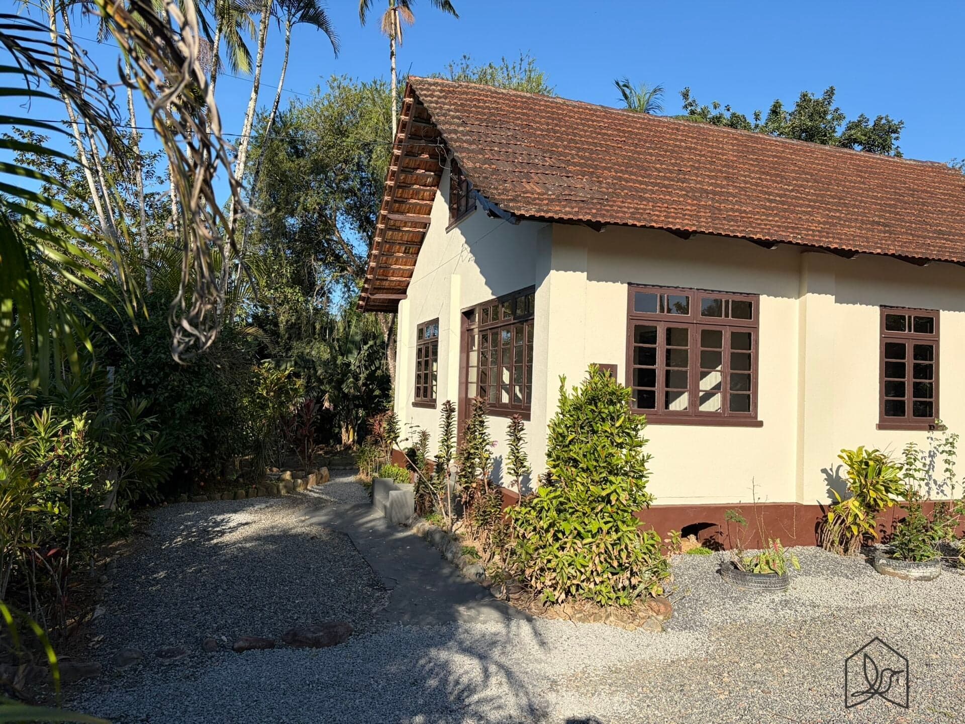 CASA 3 QUARTOS LOCAÇÃO